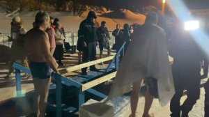 Традиционные крещенские купания