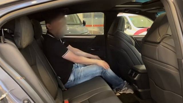 Lexus ES 300h in-depth Walkaround смотреть онлайн