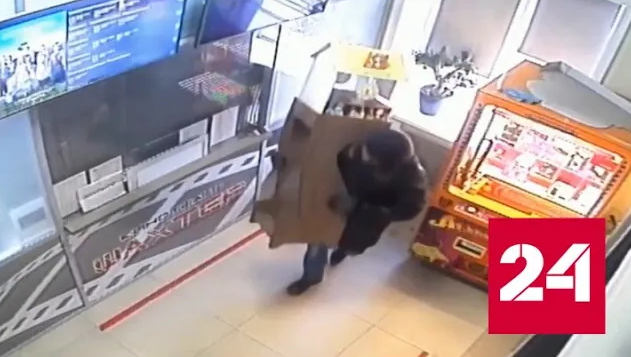 Камеры сняли грабителя, укравшего ящик с пожертвованиями - Россия 24 