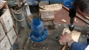 Светильник из гвоздей и палок