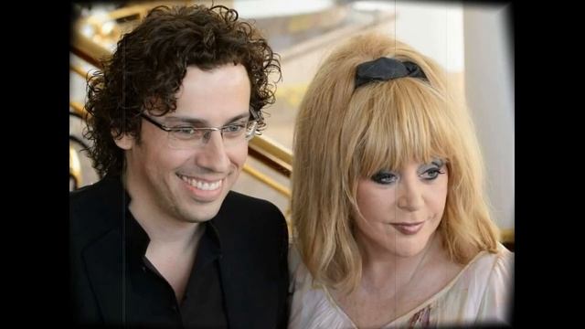 Пугачева прервала молчание о замке в Грязи: «У меня в этой стране не осталось недвижимости» смотреть онлайн