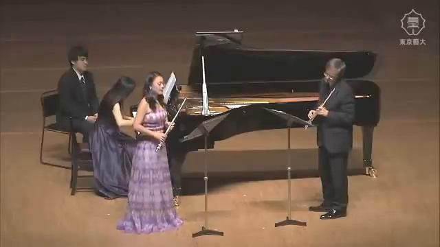 Flutists Ayako Takagi and Henrik Wiese play Friedrich Kuhlau's Trio in G Major, Op. 119 смотреть онлайн