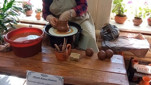 Работа мастера-гончара. город Мышкин.