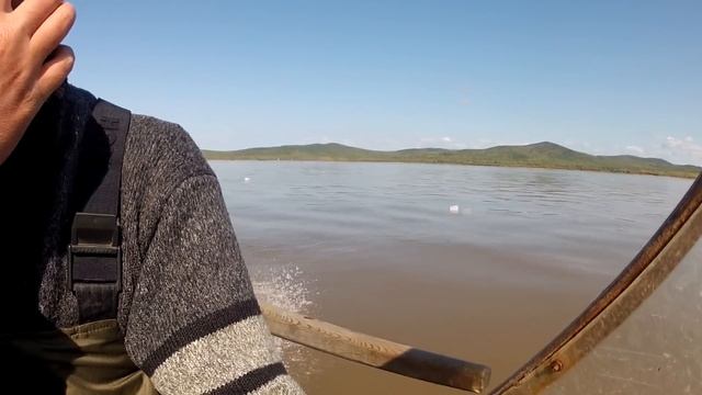 Рыбалка сплавными сетями. Посадили сеть с уловом на остров. Ловля кеты в Амуре!