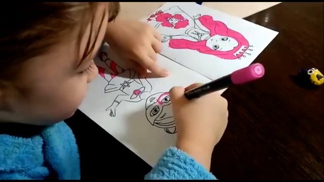 Алиса показывает новую раскраску смотреть онлайн