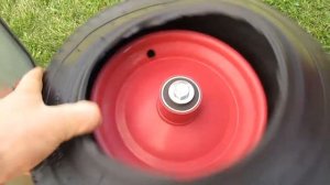 Замена покрышки в садовой тачке / Replacing a tire in a garden wheelbarrow