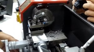 Торцевание с торца на токарном станке BD 8VS