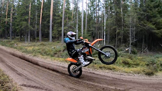 Хард эндуро, мотокросс, отжигаем на KTM, хард эндуро тренировка в лесу смотреть онлайн