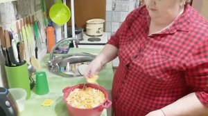 Салат из лапши быстрого приготовления