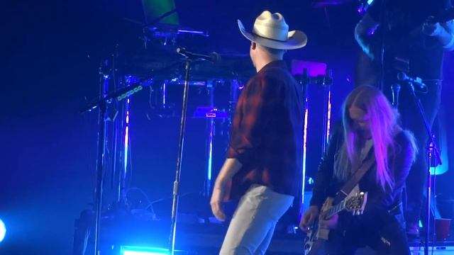 Dustin Lynch-Mind Reader/God's Plan-Moline,IL смотреть онлайн