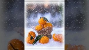 Идёт снежок неторопливо,     Уходит тихо старый год. Господь, пошли нам просто мира...