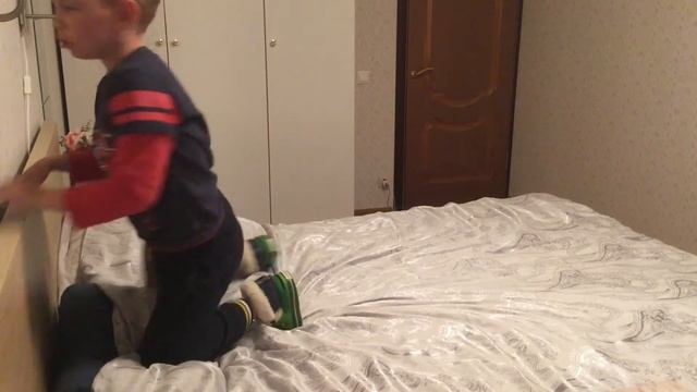 Как Научиться Кувыркаться На Кровати (FIXED) смотреть онлайн