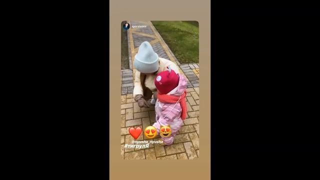 Годовалая дочь певицы Нюши впервые отмечает Пасху смотреть онлайн