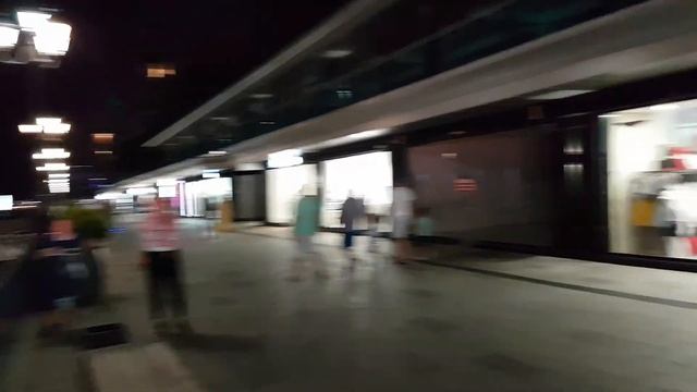 Набережная Ялты толпы туристов в Крыму сезон продолжается смотреть онлайн