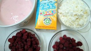 Коктейль с творогом молоком и малиной