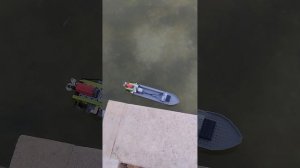 плавающая Лего техник лодка на пульте управления