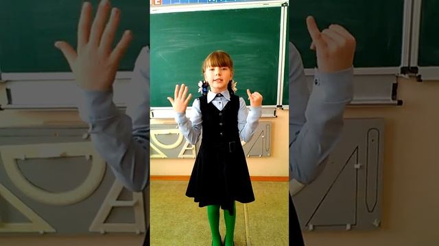 Страна читающая — Снежана Кузнецова читает произведение «Обезьяна и очки» И. А. Крылова смотреть онлайн