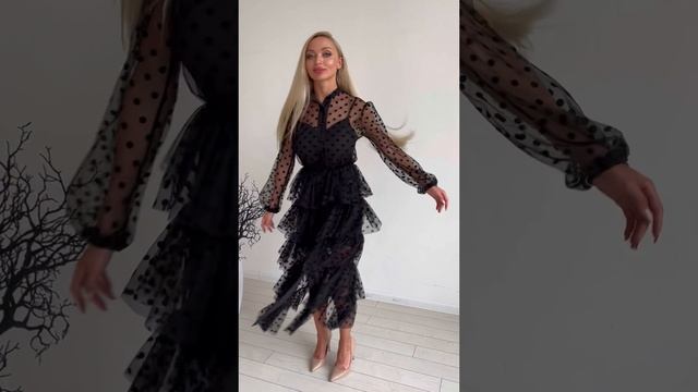 Вечернее платье с рюшами в горошек Снежиника смотреть онлайн