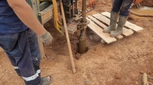 Вода очень низко.Тяжелая обсадка  глубина 86 м .#буровоедело #скважина #бурение