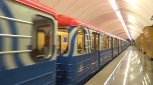 Электропоезд 81-717/714.5М "Московский Транспорт" №34 на станции метро Окружная
