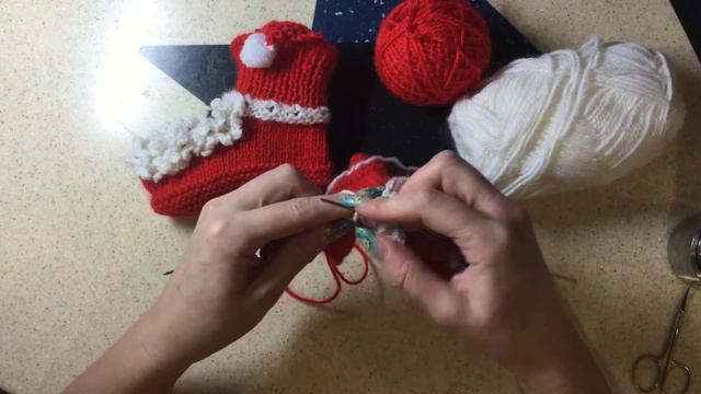 Пинетки Дед Мороз спицами.Как вязать. смотреть онлайн