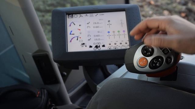 Обзор кабины трактора CLAAS XERION 5000 часть 1 смотреть онлайн