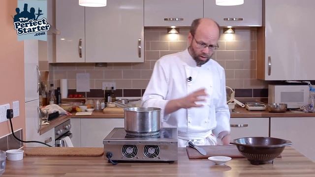 How to make a basic vegetable stock смотреть онлайн