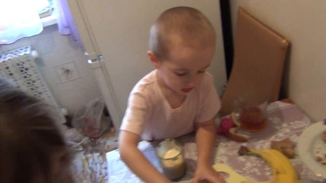 Готовим йогурт с цукатами и бананом. Первая попытка приготовить что-нибудь самостоятельно. смотреть онлайн