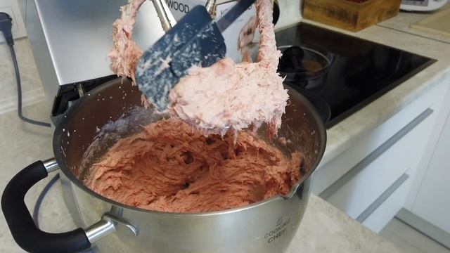 Домашние сардельки | Простой и очень вкусный рецепт | Насадка мясорубка Cooking Chef смотреть онлайн