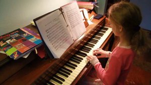 Dasha Petrov piano show 1