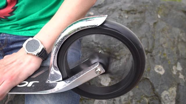 Обзор самоката Razor A5 DLX. Складной городской самокат с большими колёсами. [4K] смотреть онлайн