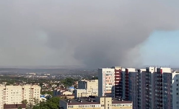 Пожар площадью 10 гектаров тушат в Шпаковском округе Ставрополья