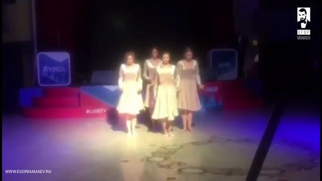 Танец на новогоднем корпоративе. Первые кадры