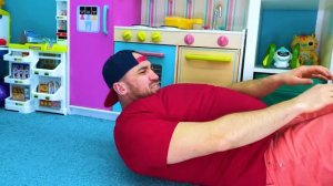 Марк помогает папе избавиться от живота. Весёлая история Марка и папы от Марк Лэнд