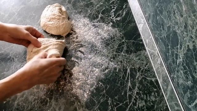 Хлеб на пшеничной закваски холодной ферментации .