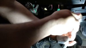 How to remove the throttle pedal on Peugeot 307