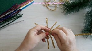 Елочные игрушки в виде шара и колокольчиков из синельной проволоки