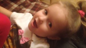 Ребенок 3,5 года поет