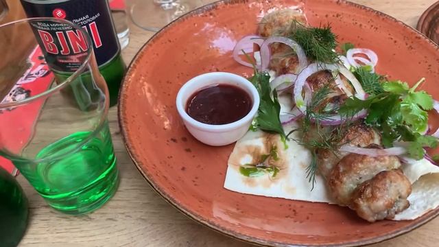 070. Ужин в Пури-пури. Чем кормят в грузинском кафе? смотреть онлайн