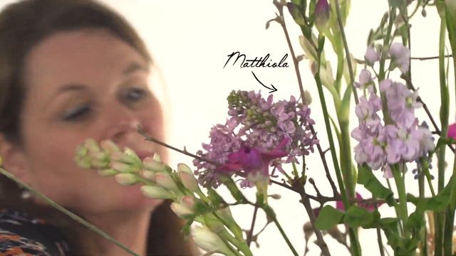 A scented spring flower arrangement | Flower Factor tutorial | Powered by 365 Days of Flowers смотреть онлайн