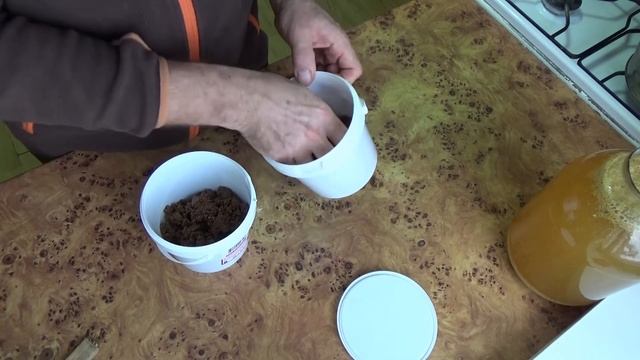 Чистка прополиса от воска. Прополис с рамок, корпусов и магазинов.