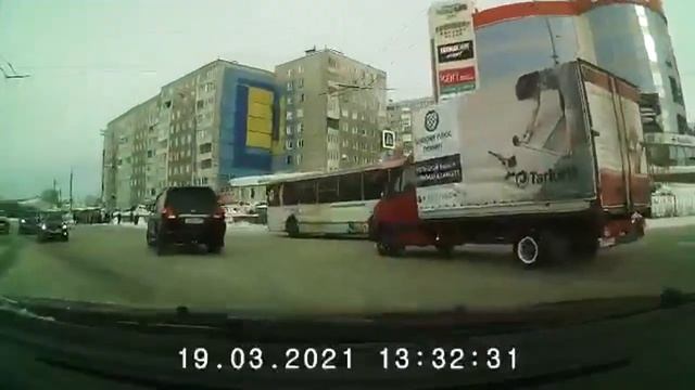 Хибины.com: не списался в поворот у кинотеатра Мурманск смотреть онлайн