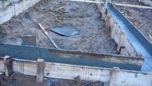 Заливка бетоном ленточного фундамента