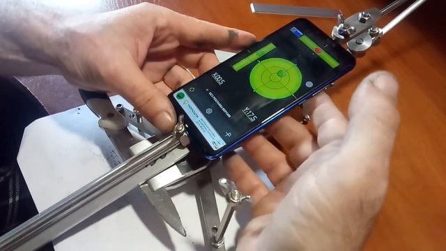 Точилка для ножей. Заточка кухонника наждачной бумагой. Удержание угла заточки при перевороте ножа. смотреть онлайн