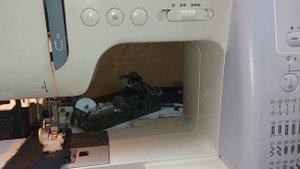 Швейная машина Janome петляет