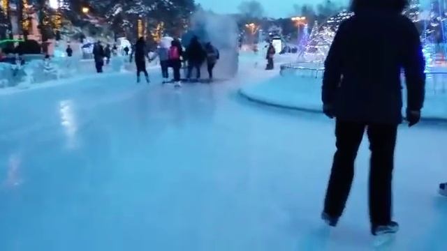 Заливка катка на набережной Хабаровска 21.01.17 смотреть онлайн