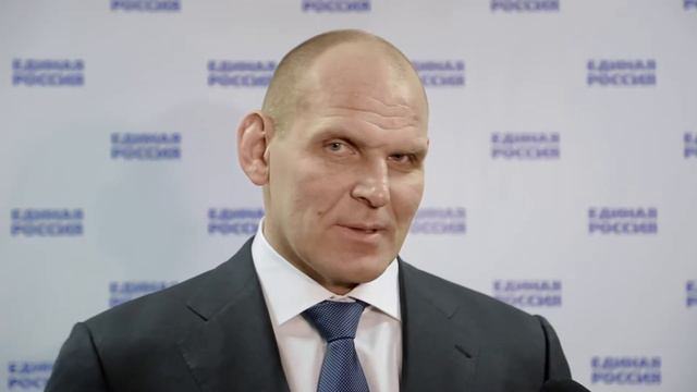 А. Карелин: "Никакие "фокусы" конкурентов не помешают В. Знаткову дойти до дня голосования" смотреть онлайн