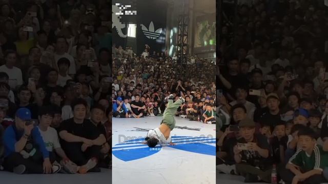 #bboy #amazingdance #amazingdancer #danceinpublic #dance #danceperformance #breakdance #battle