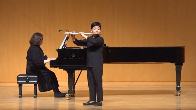 장준혁(11year, 초4), Poulenc flute sonata, W.A Mozart Andante in C Major, Rondo in D Major. смотреть онлайн