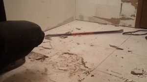 How to remove a Tile Floor. Best power tool. Чем удалить плитку с пола